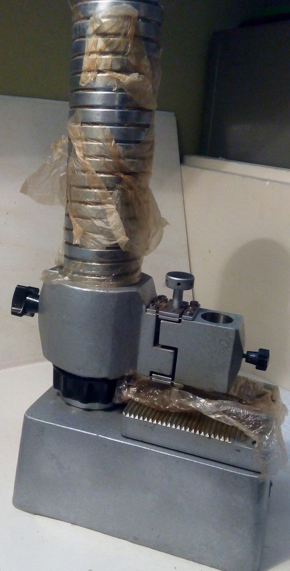 Стойка измерительная тип С-I ГОСТ 10197-70 ,  штатив ,С-I предназначена для установки индикаторных головок с ценой деления менее 0,0005 мм; С-II предназначены для установки индикаторных головок с ценой деления 0,001-0,005 мм и размещения на них измерительных приспособлений и устройств различного назначения при измерении линейных размеров и отклонений форм.